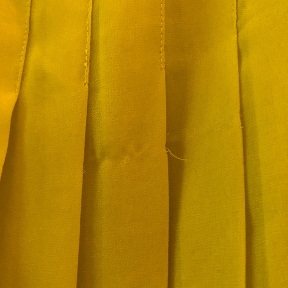 Pleated olive green BCBG MaxArzia skirt - Picture 2 of 5